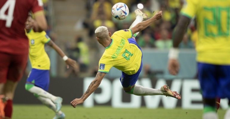 Richarlison marca dois e Brasil vence Sérvia em estreia na Copa do Mundo