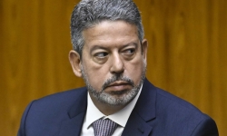Reeleição de Lira e a aliança do Centrão com Lula representam derrota para Calheiros
