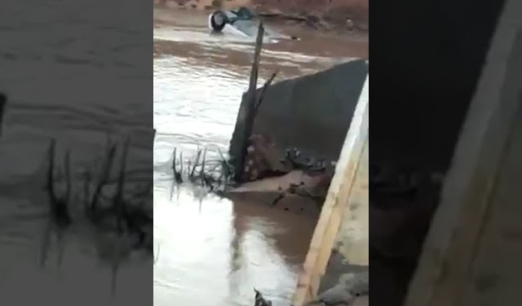 Duas pessoas morrem em Penedo após veículo cair em rio onde ponte desabou