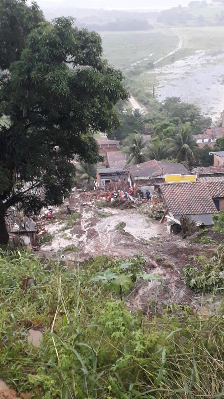 Casas destruídas em Penedo Casas destruídas em Penedo